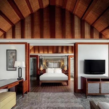 Pullman Oceanview Sanya Bay Resort & Spa-3